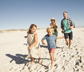 Inmitten einer einzigartigen Dünenlandschaft liegt der Weissenhäuser Strand. Inmitten einer einzigartigen Dünenlandschaft liegt der Weissenhäuser Strand.