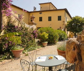 Mitten in der Toskana, im Herzen des Chianti, erwartet Sie Ihr Bio-Weingut. Mitten in der Toskana, im Herzen des Chianti, erwartet Sie Ihr Bio-Weingut.