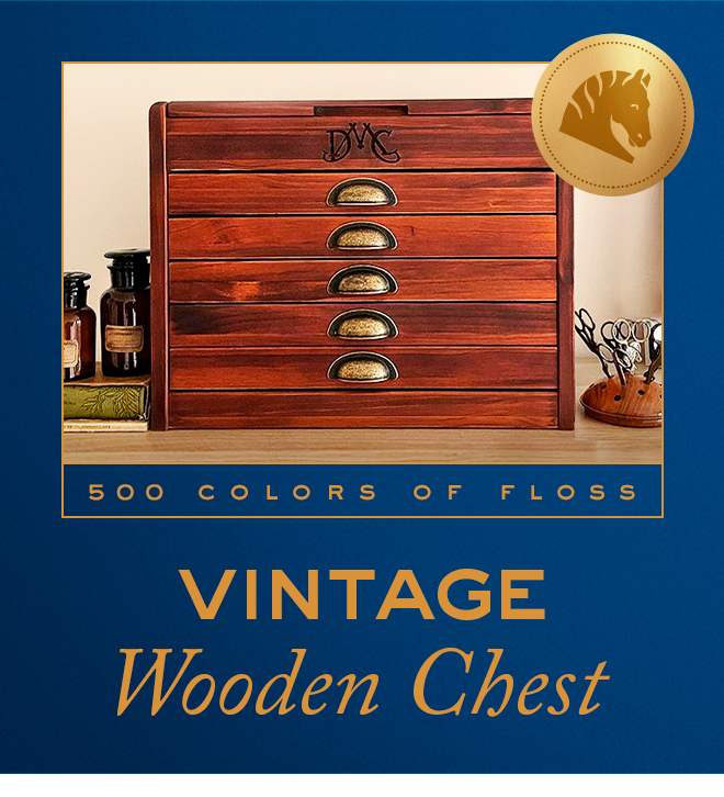 Vintage Wooden Chest with 500 skeins assortment - DMC