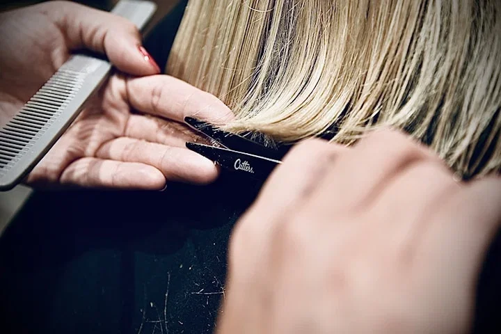 Klippning hos Cutters, inkl. 2 valfria produkter