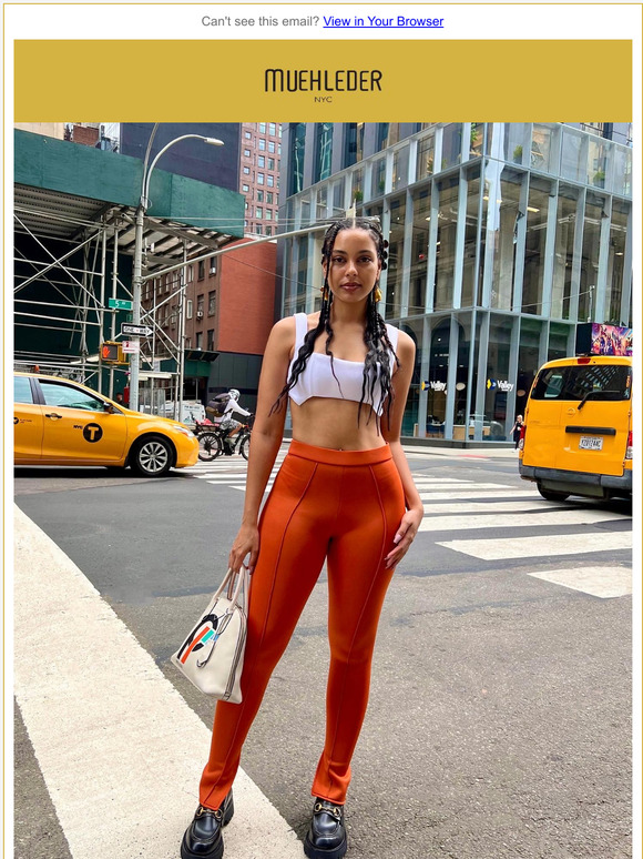 Booty Poking! Stomach Out!