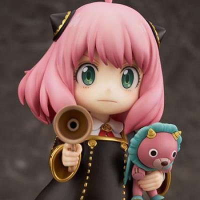 Anya Forger (Spy x Family) Figure by FURYU Corporation