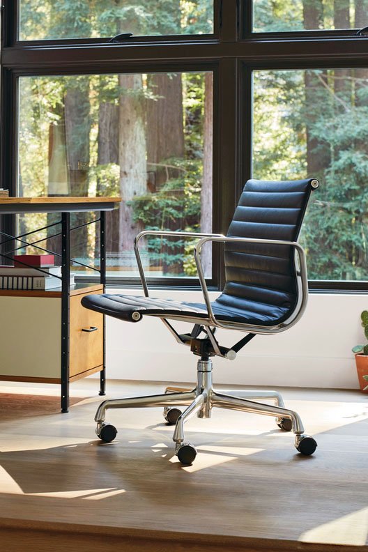 Eames® Aluminum Group Management Chair by Herman Miller®.