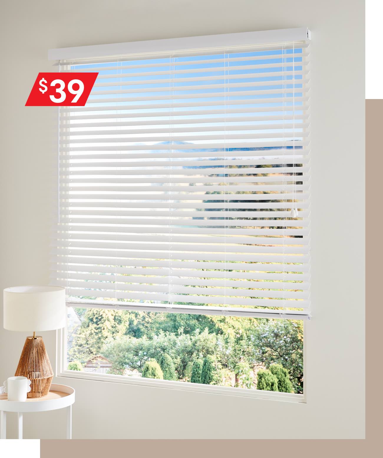 Venetian blinds Size: 90 x 150cm. $39.