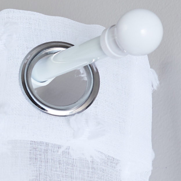 Expandable curtain 
rod set $10.