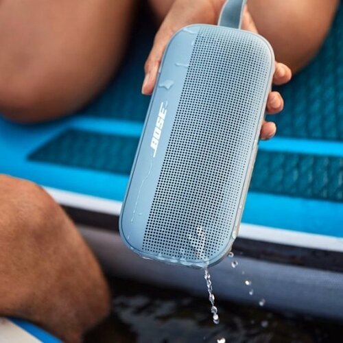 Turn Summer Up to 11 With a Discounted Bose SoundLink Flex Speaker