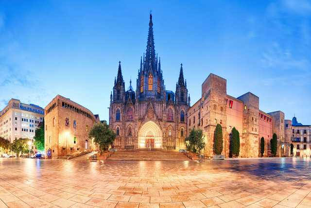 Barcelona, Spain City Holiday & Return Flights