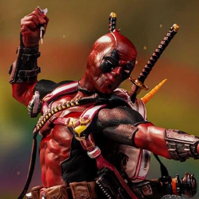Deadpool Deluxe 1:10 Scale Statue by Iron Studios