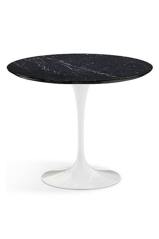 Saarinen Round Dining Table by Knoll.