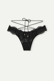 Intimissimi SE: Strings, lace and rings: the must have of the new  collection!