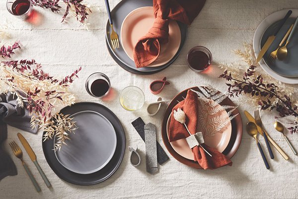 15-Minute Thanksgiving Table Settings That Prove Less Is More