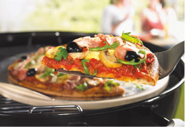 Farine, eau, levure, huile d’olive, sauce tomate