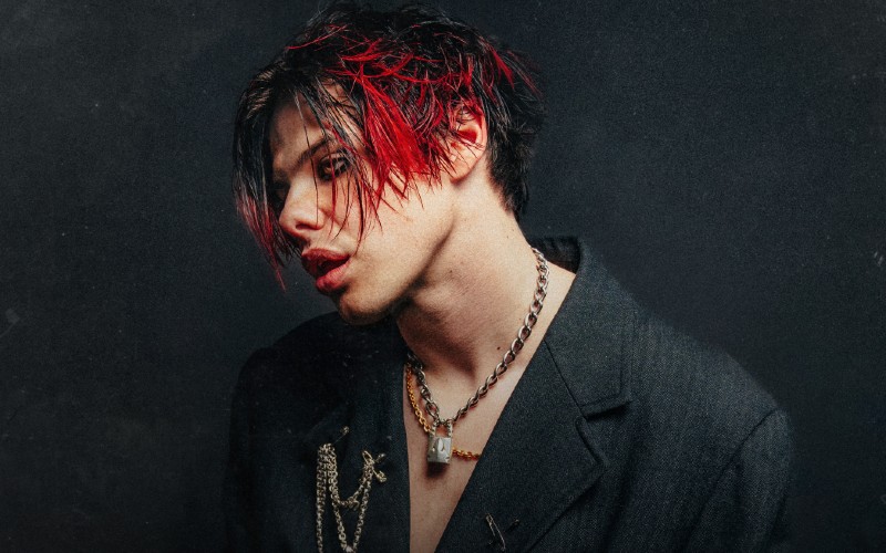 Yungblud Delivers Set For NFL London Games Halftime Performance