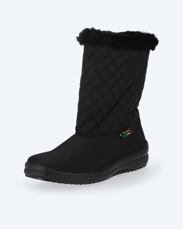 Boot mit modischer Steppung am Schaft