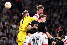 Luuk de Jong met goal en assist grote man bij knappe zege van PSV op Arsenal