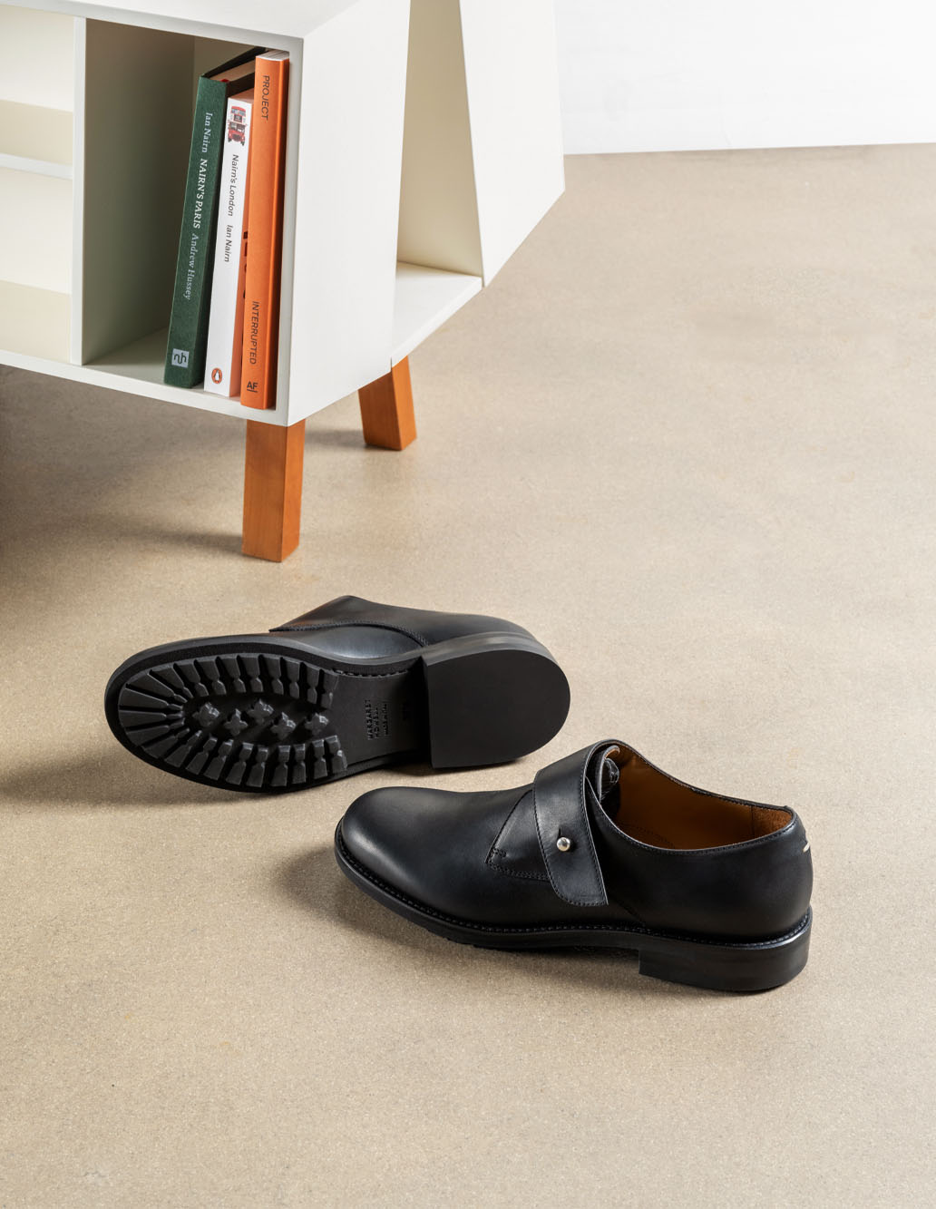STUD STRAP SHOE LEATHER BLACK