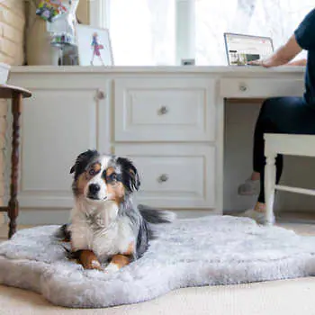 Brentwood Originals Faux Fur 35-inch x 40-inch Pet Mat