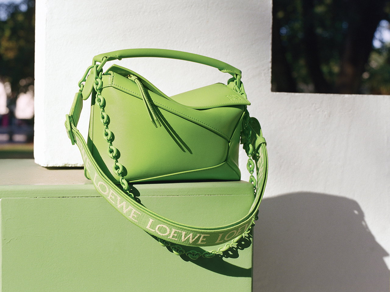 LOEWE's new collection inspired in chinese monochrome ceramics