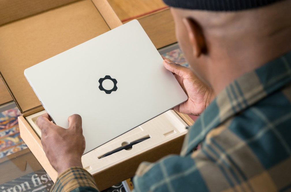 Hands on a Framework Laptop