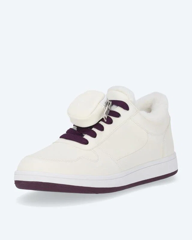Sneaker mit kleinem Täschchen