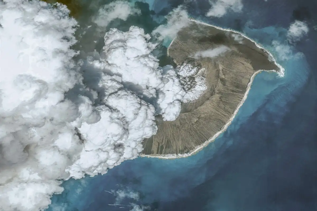 Eruption of the Hunga Tonga-Hunga Ha’apai volcano