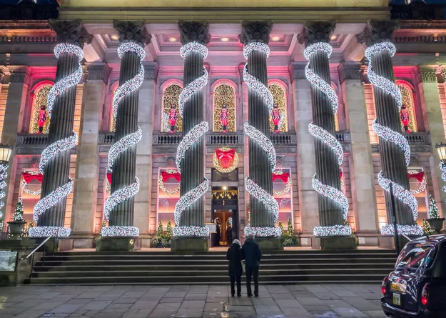 Take Incredible Night Photos: Pro Tips for iPhone, Samsung Galaxy, Pixel and More