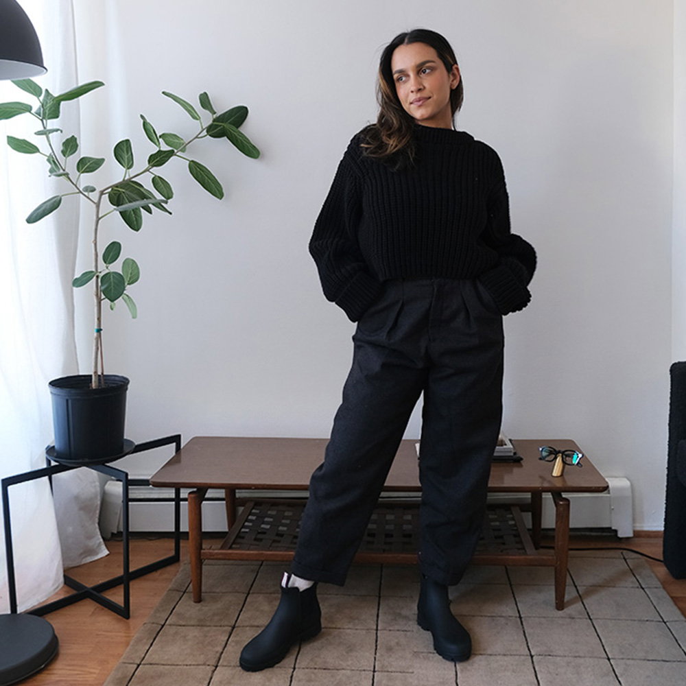 Savan wearing the black Bolinas boot