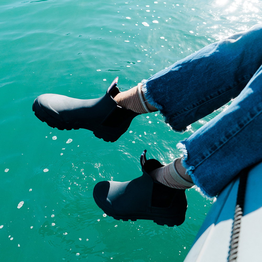 Savan wearing the black Bolinas boot
