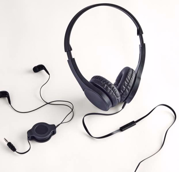 Earphones and wired 
headphone pack $9.
