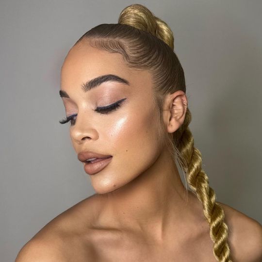 Your Under-Eye Concealer Will Look Invisible as Long as You Use *This*