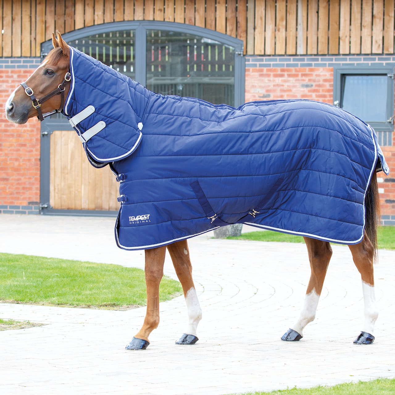 Shires Tempest 200g Combo Stable Rug - Navy