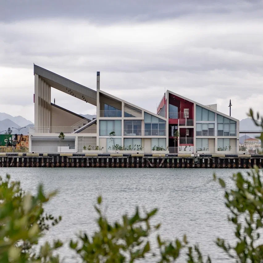 Dezeen: Top-heavy homes | Heatherwick Saudi museum | Brutalist cube ...