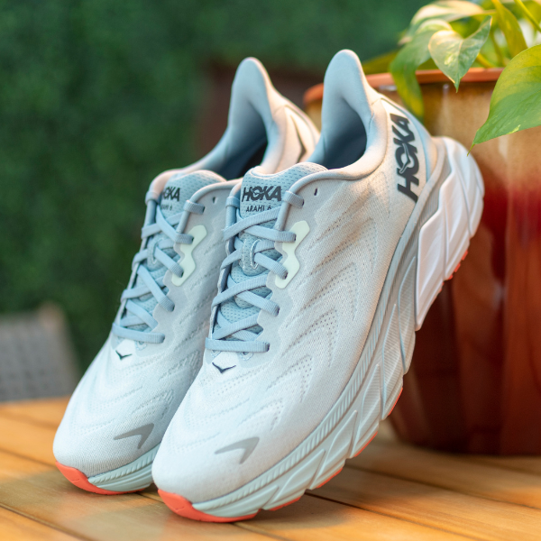 HOKA Arahi 6