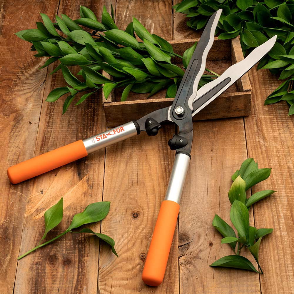 Wavy Blade Italian Pro Hedge Shears