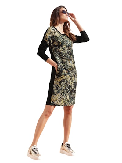 Kleid mit verstrichenen Punkten