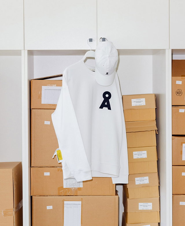 SASHAA ICONIC CAPSULE white