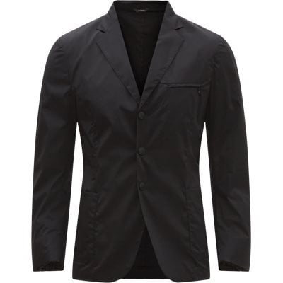 Casual blazer fremstillet i stretch nylon. Trykknap lukning, brystlomme med lynlås, samt to påsatte lommer på front. Made in Italy. Regular fit G1J9 EHR1 Blazer