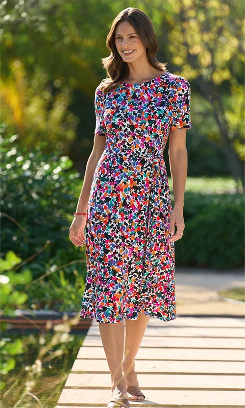 Soft-to-the-touch jersey dress in a striking floral print