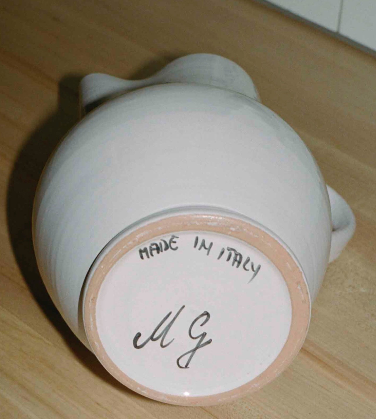 A spotlight on a clay vase in Ava Safdie's apartment made by MG.