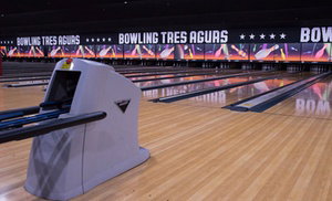 Partidas de bolos, zapatos y bebida Partidas de bolos, zapatos y bebida
