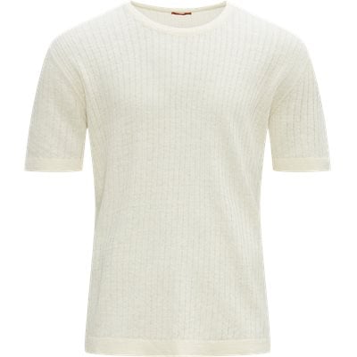 Strik t-shirt udført i en bomuld/hør blanding. Let og blød metervare. Made in Italy. Regular fit KNU3989 3140 Strik