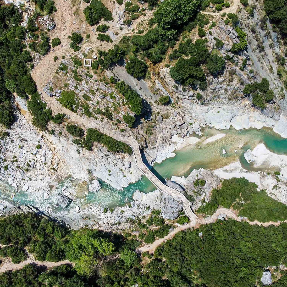 Weitblick auf den Fluss Vjosa in Albanien