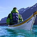 Kajaken im Frühling auf einem Schweizer See
