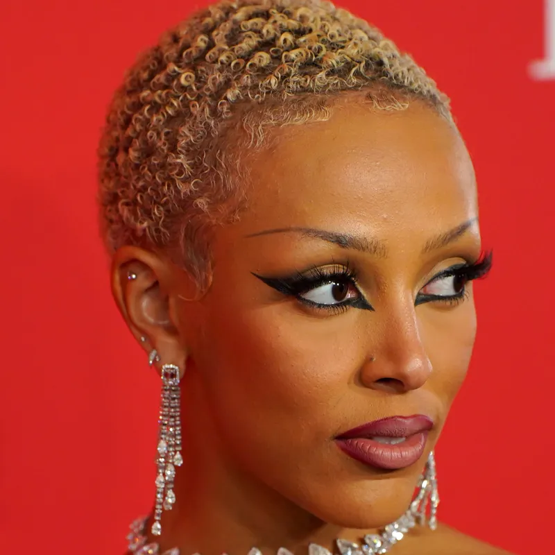 doja cat with graphic eye makeup and short bleached hair