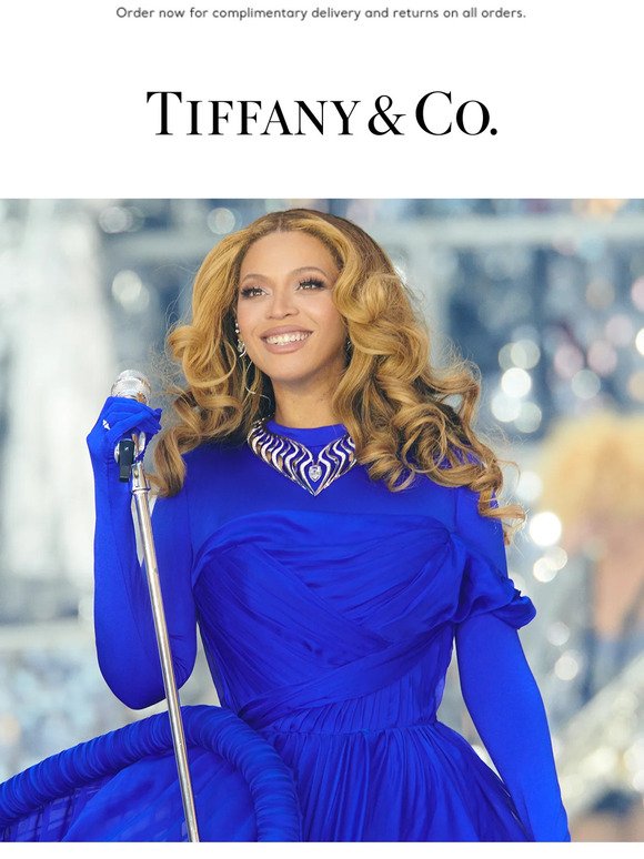 Beyoncé Wears Tiffany Necklaces & Earrings