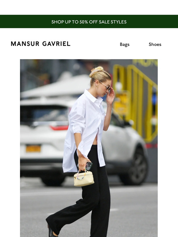 Taylor Swift's Favorite Mansur Gavriel Crossbody Is a Wardrobe Staple—Shop  the Look