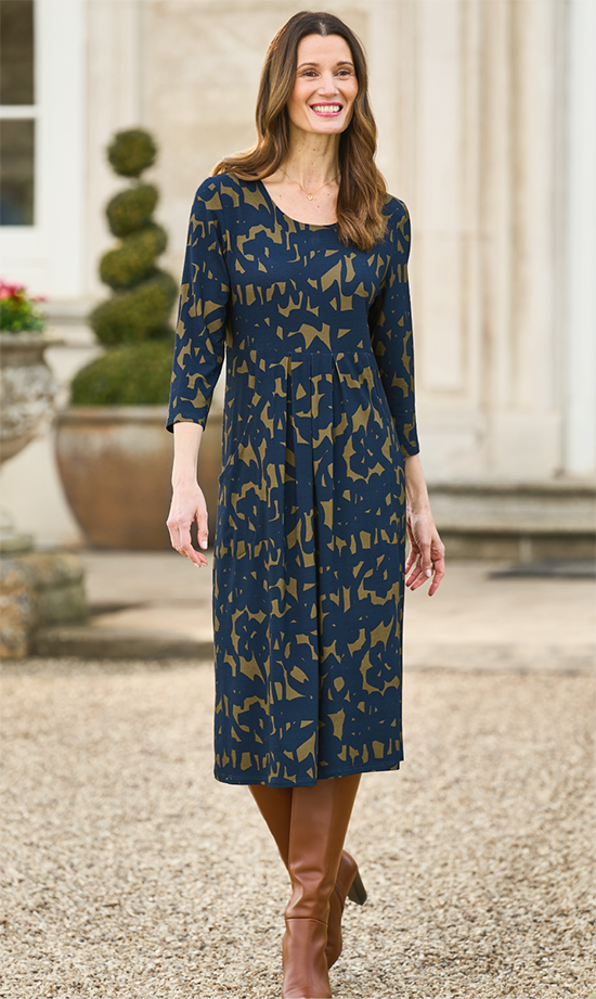 Premium jersey, modern, wear-anywhere dress
