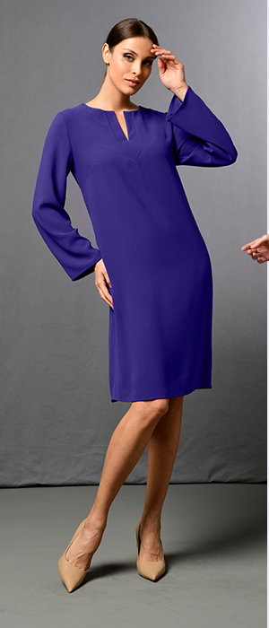Kleid mit kleinem V-Ausschnitt