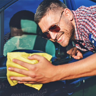 Cleaning a car with microfibre cloth