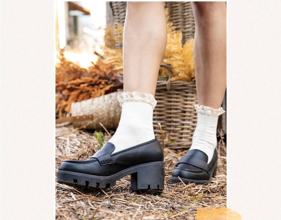 The Lace Trim Crew Socks